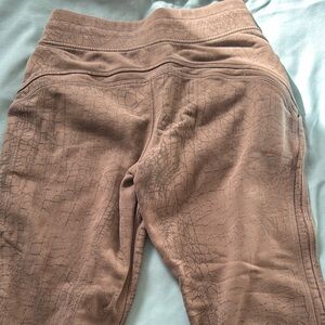 Lululemon women’s joggers 6